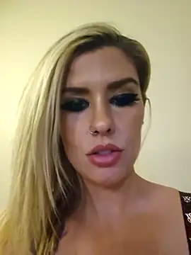 Snapshot of ellieconradxo chatting on 12-25-24, 06:31 ellieconradxo online show from 12-25-24, 06:31