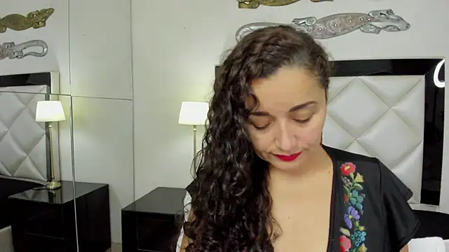  luna  sweet  online show from 02-05-25, 03:34