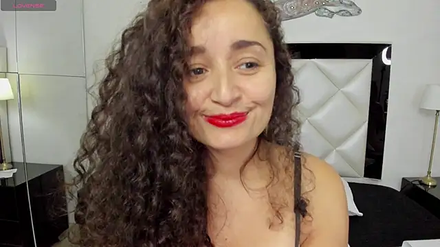  luna  sweet  online show from 02-05-25, 09:36