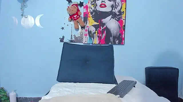  luna  sweet  online show from 10-25-25, 01:57