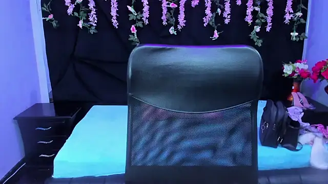 Snapshot of Cocoo_Nuth chatting on 11-28-25, 03:20 Cocoo Nuth online show from 11-28-25, 03:20