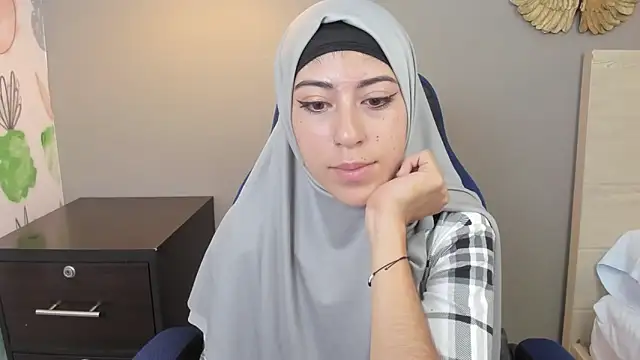 chaymae nah  online show from 12-14-24, 02:45