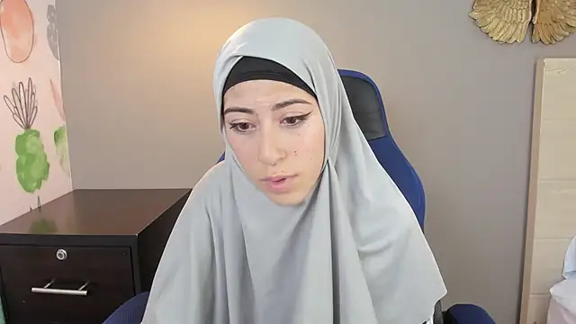 chaymae nah  online show from 12-14-24, 08:56