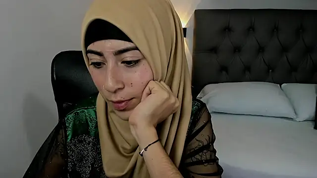 chaymae nah  online show from 01-17-25, 02:50