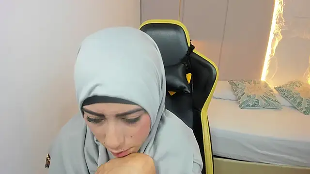 chaymae nah  online show from 01-24-25, 03:45