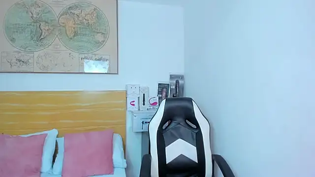 chaymae nah  online show from 02-21-25, 07:54