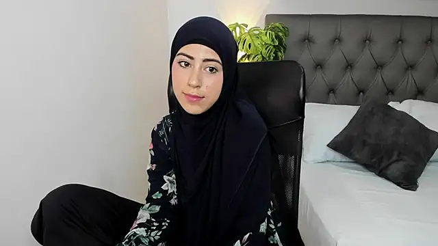 chaymae nah  online show from 03-07-25, 03:49