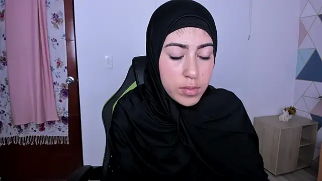 chaymae nah  online show from 03-17-25, 03:40