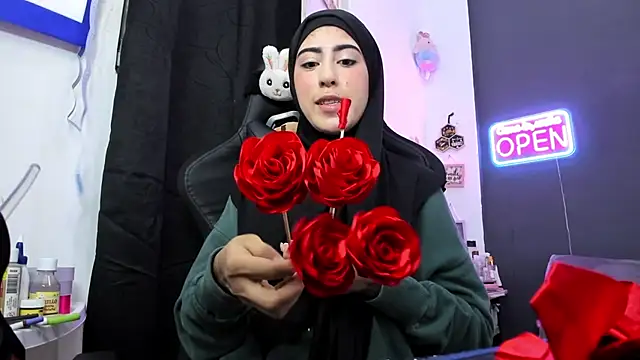 chaymae nah  online show from 04-23-26, 11:40