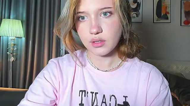 HanahCute online show from 02-22-25, 10:20