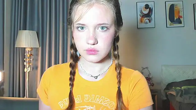 HanahCute online show from 02-23-25, 08:55