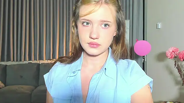 HanahCute online show from 03-22-25, 10:26