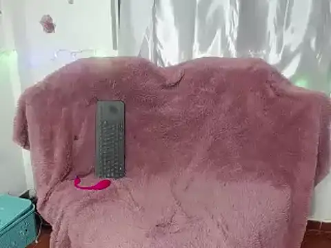 Snapshot of ameliefederline11 chatting on 12-30-24, 02:42 ameliefederline11 online show from 12-30-24, 02:42