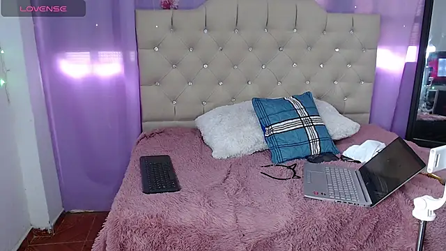 Snapshot of ameliefederline11 chatting on 03-18-25, 08:48 ameliefederline11 online show from 03-18-25, 08:48