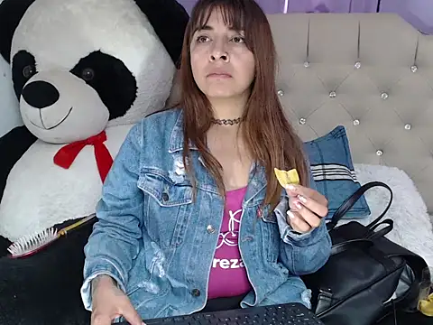 ameliefederline11 online show from 12-22-25, 04:04