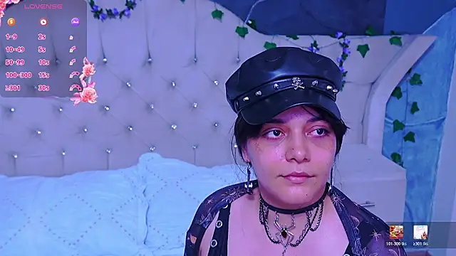 AmberGreyy  online show from 04-23-26, 05:26