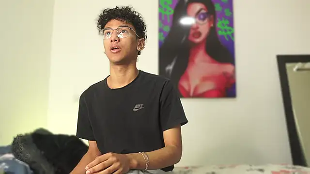 Snapshot of harrytwink18 chatting on 12-05-24, 01:28 harrytwink18 online show from 12-05-24, 01:28