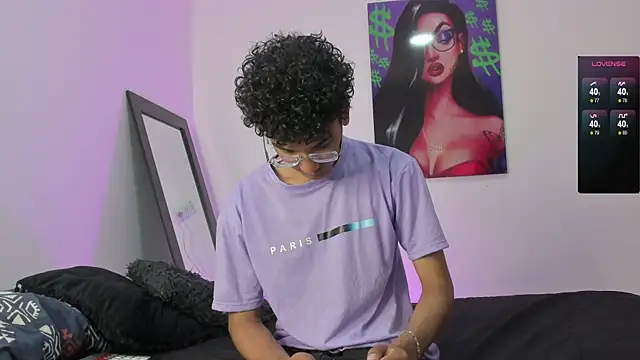 Snapshot of harrytwink18 chatting on 01-28-25, 01:27 harrytwink18 online show from 01-28-25, 01:27