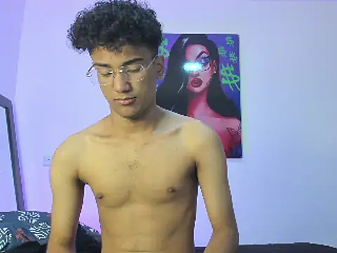 Snapshot of harrytwink18 chatting on 02-24-25, 06:04 harrytwink18 online show from 02-24-25, 06:04