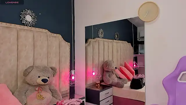 Snapshot of IsabellaBromsS chatting on 12-08-24, 07:22 IsabellaBromsS online show from 12-08-24, 07:22