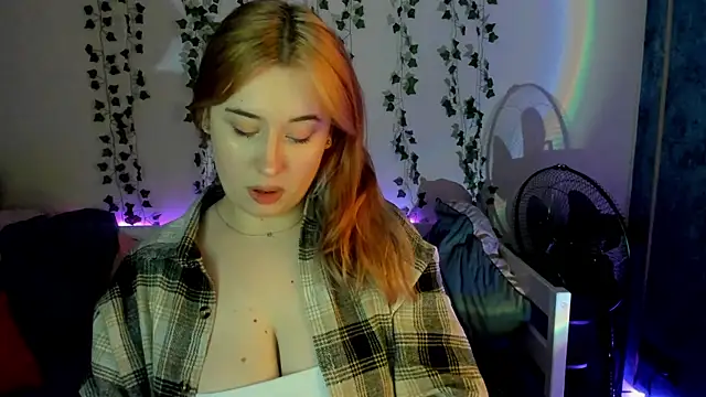 Snapshot of Emily_Gin chatting on 02-12-25, 05:47 Emily Gin online show from 02-12-25, 05:47