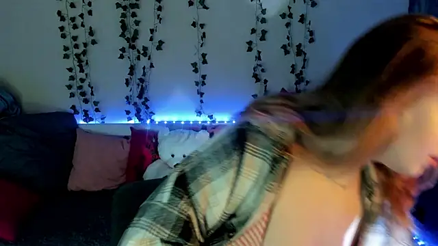 Snapshot of Emily_Gin chatting on 02-14-25, 05:41 Emily Gin online show from 02-14-25, 05:41