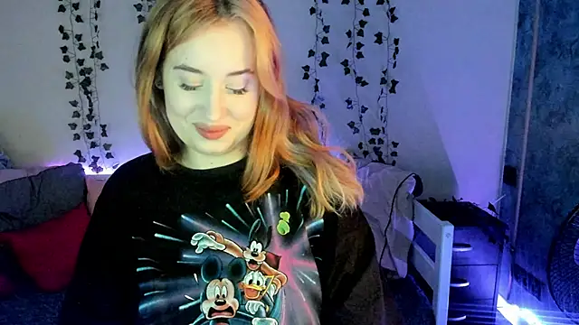 Snapshot of Emily_Gin chatting on 02-20-25, 05:44 Emily Gin online show from 02-20-25, 05:44