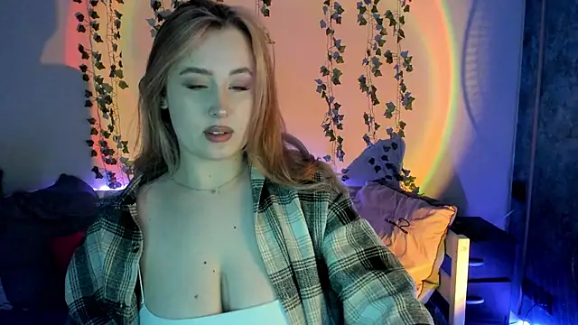 Snapshot of Emily_Gin chatting on 03-08-25, 08:44 Emily Gin online show from 03-08-25, 08:44