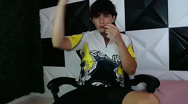 Dani cumboy online show from 12-19-24, 04:56