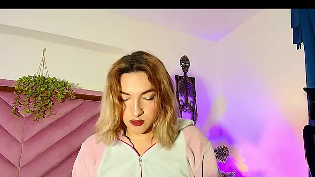 Snapshot of TomLondon_ chatting on 10-14-25, 11:22 TomLondon  online show from 10-14-25, 11:22