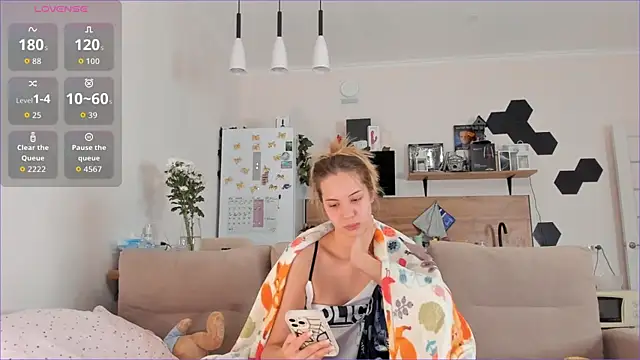 Girl alone home online show from 10-11-25, 02:00