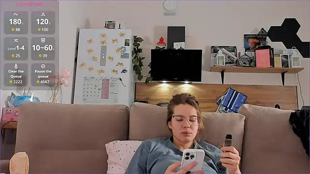 Girl alone home online show from 11-20-25, 03:39