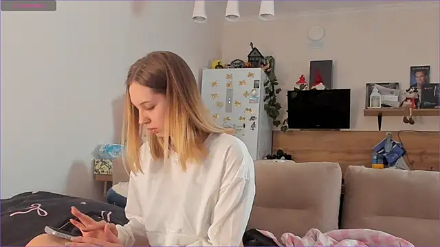 Girl alone home online show from 03-19-26, 03:49