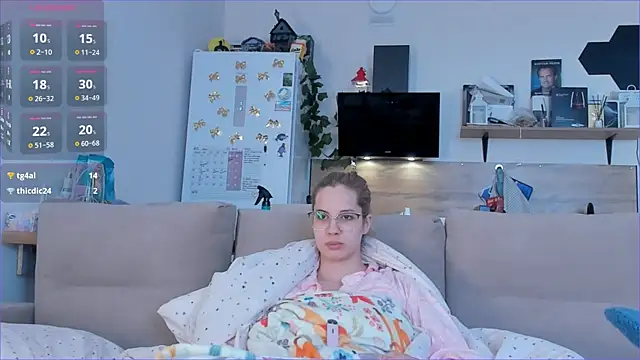 Snapshot of Girl_alone_home chatting on 05-09-26, 04:06 Girl alone home online show from 05-09-26, 04:06