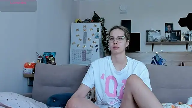 Snapshot of Girl_alone_home chatting on 05-22-26, 03:57 Girl alone home online show from 05-22-26, 03:57