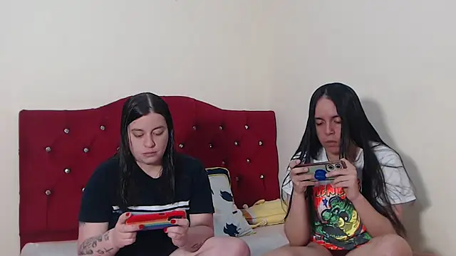 Snapshot of Lola_barbara chatting on 10-18-25, 03:35 Lola barbara online show from 10-18-25, 03:35