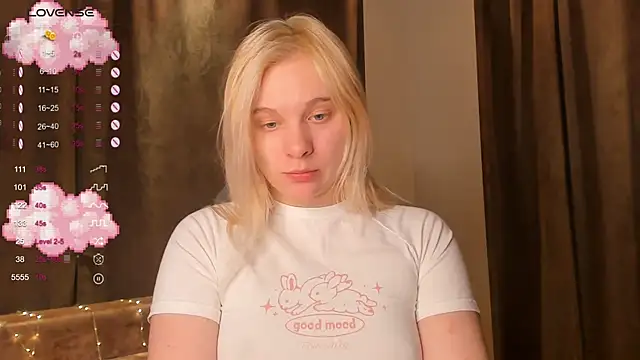 Snapshot of NaokoStifel chatting on 02-14-25, 01:13 NaokoStifel online show from 02-14-25, 01:13