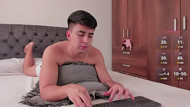 Snapshot of jordanmuskk chatting on 10-21-25, 06:19 jordanmuskk online show from 10-21-25, 06:19