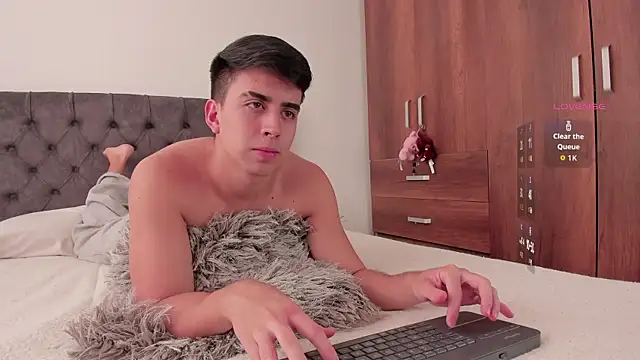 Snapshot of jordanmuskk chatting on 11-18-25, 04:11 jordanmuskk online show from 11-18-25, 04:11