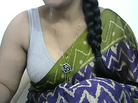 Snapshot of rashmika_reddy chatting on 12-03-25, 04:53 rashmika reddy online show from 12-03-25, 04:53