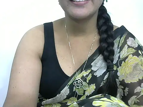 Snapshot of rashmika_reddy chatting on 12-18-25, 04:57 rashmika reddy online show from 12-18-25, 04:57