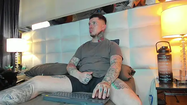 Snapshot of Adam_tatto chatting on 09-22-25, 10:34 Adam tatto online show from 09-22-25, 10:34