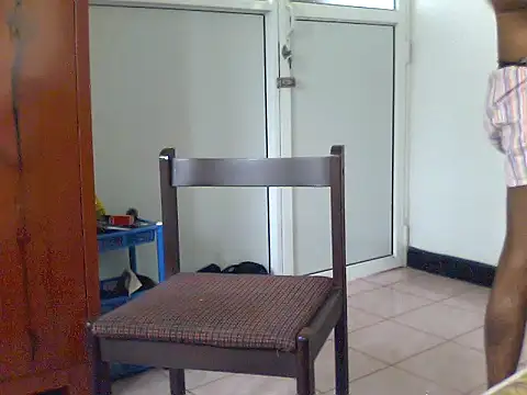 Snapshot of RoccoSL2003 chatting on 02-15-26, 06:43 RoccoSL2003 online show from 02-15-26, 06:43