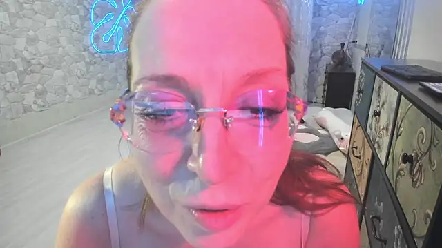 JessicaFamee online show from 12-18-25, 12:06