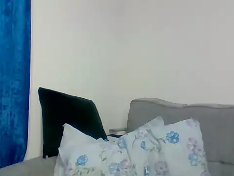 Snapshot of _crystal_princesss chatting on 11-18-25, 01:11 crystal princesss online show from 11-18-25, 01:11