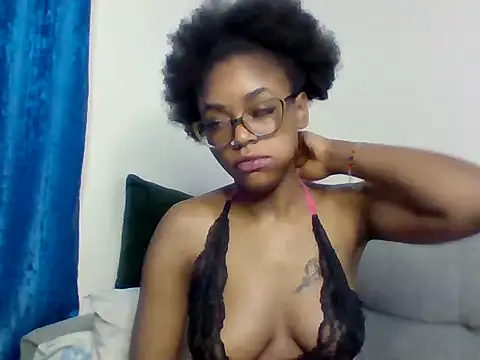 Snapshot of _crystal_princesss chatting on 12-14-25, 01:55 crystal princesss online show from 12-14-25, 01:55
