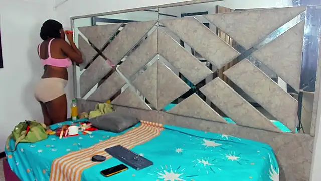 EvaxEmma online show from 11-02-25, 01:02