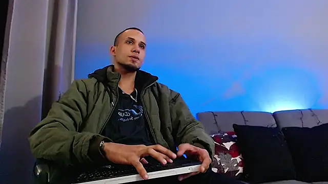 MagnusFrost online show from 12-07-24, 05:04