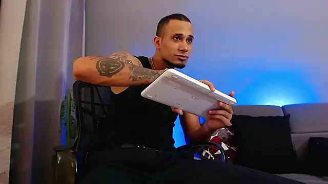 MagnusFrost online show from 12-10-24, 01:54