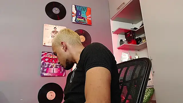 MagnusFrost online show from 01-14-25, 06:56